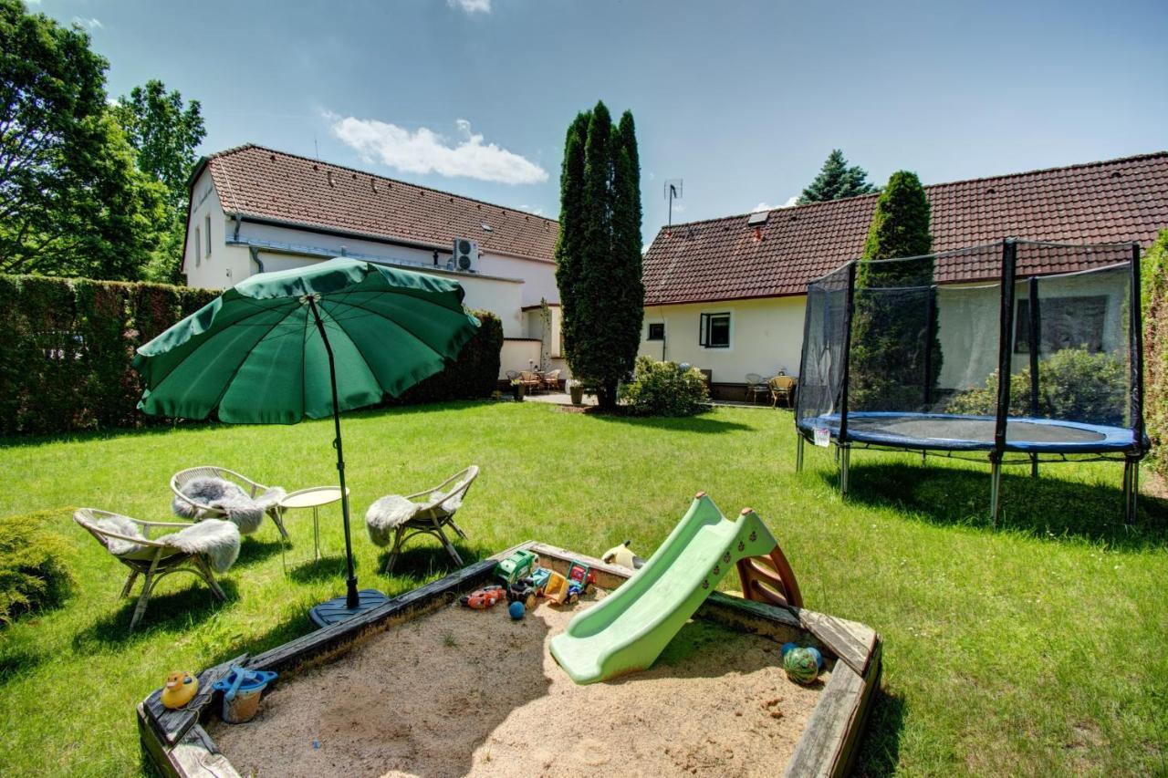 Penzion U Zameckeho Parku Třeboň Eksteriør bilde